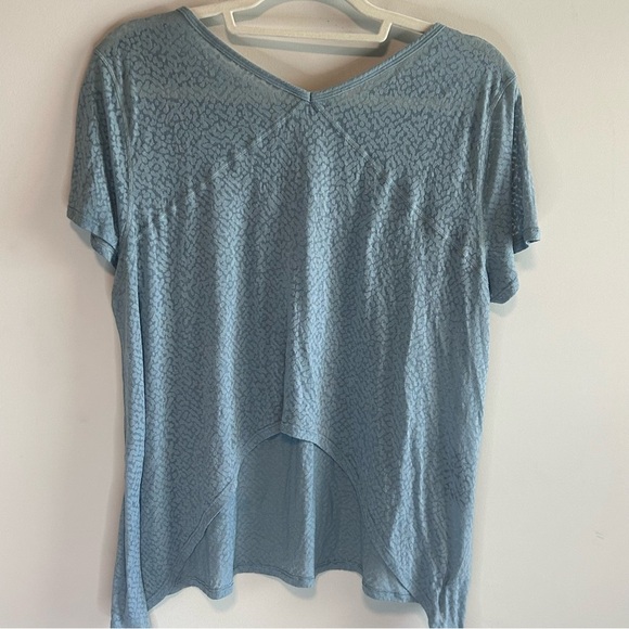 Lululemon Loop Around Tee. Size 10 - Picture 4 of 5